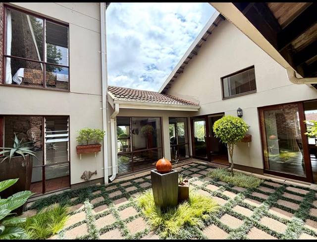 5 BEDROOM HOUSE FOR SALE IN CLARENDON